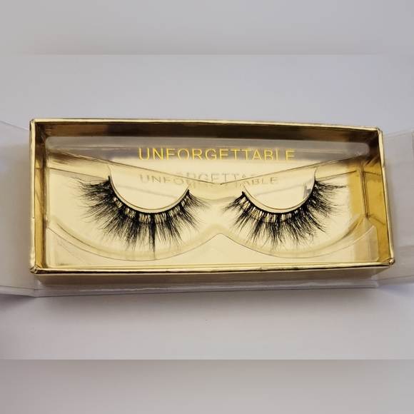 NEW "UNFORGETTABLE" Lashes - Picture 1 of 1